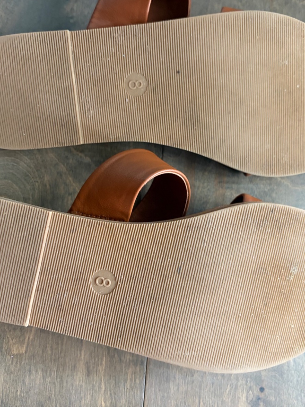Universal Thread brown flat sandals - Picture 4 of 5